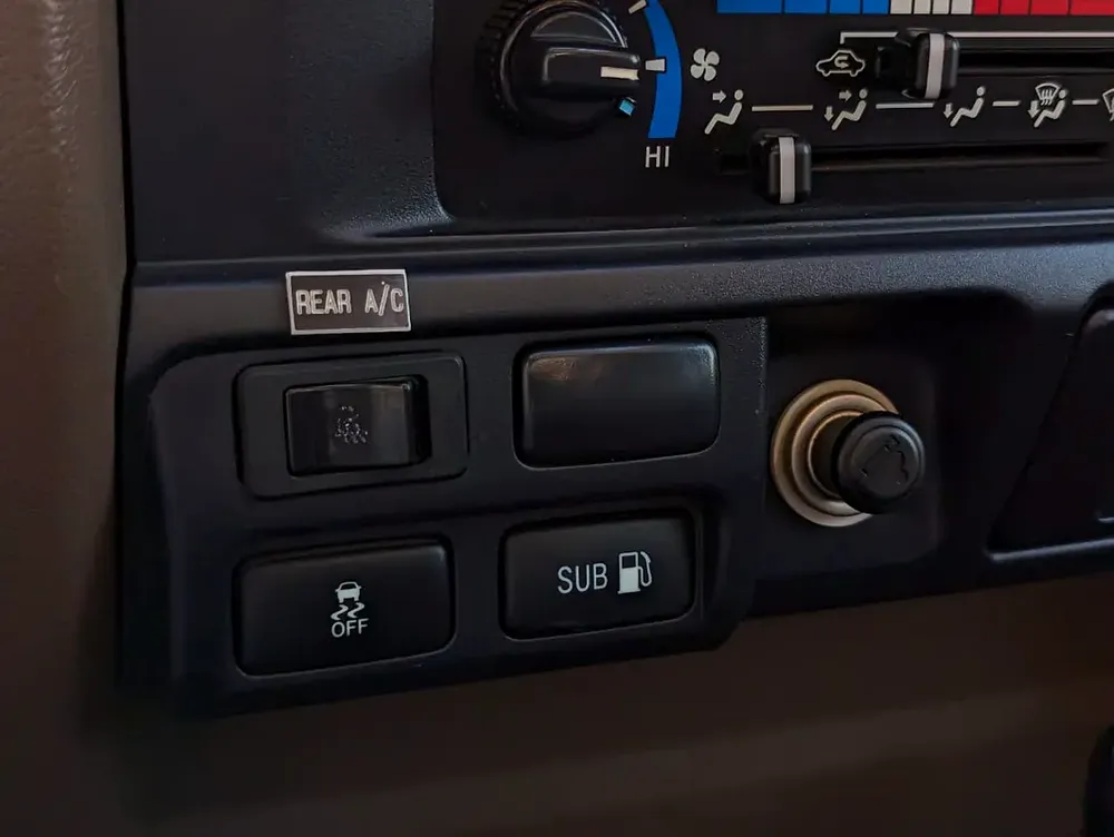 2019 TOYOTA LAND CRUISER MODIFIED TO SAFARI TRUCK GCC IN EXCELLENT CONDITION - Image 20