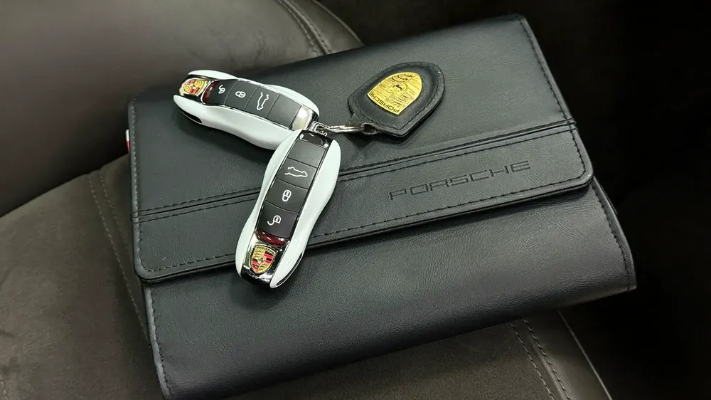 2017 Porsche Cayenne Platinum Edition V6 Gcc 1st Owner Full Service History - Image 17