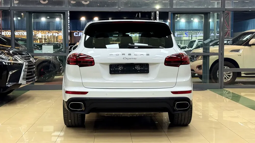 2017 Porsche Cayenne Platinum Edition V6 Gcc 1st Owner Full Service History - Image 5