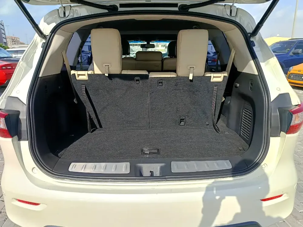 Infiniti QX60 2015 | GCC | Single Owner | Top Trim | 360° Camera | Panoramic Roof - Image 13