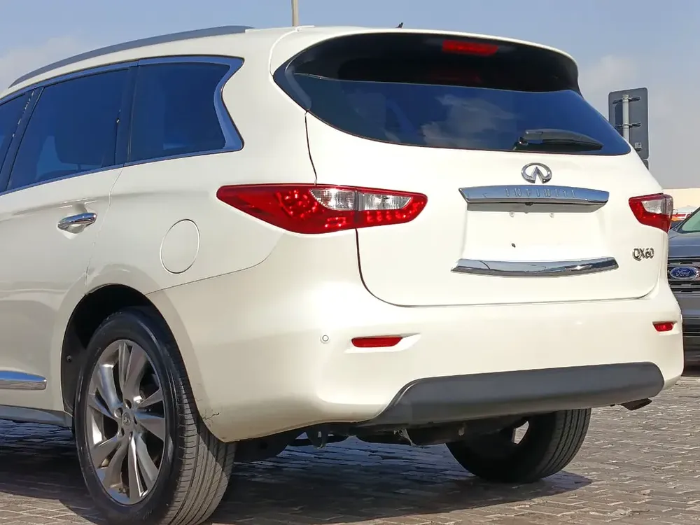 Infiniti QX60 2015 | GCC | Single Owner | Top Trim | 360° Camera | Panoramic Roof - Image 14