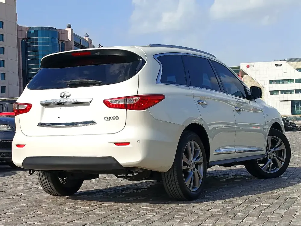 Infiniti QX60 2015 | GCC | Single Owner | Top Trim | 360° Camera | Panoramic Roof - Image 15