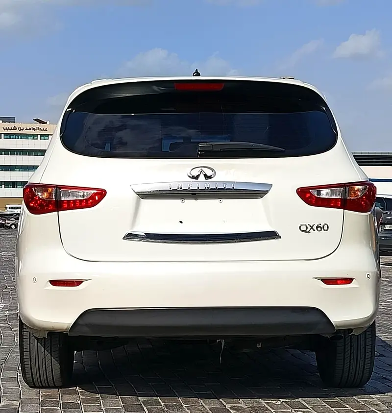 Infiniti QX60 2015 | GCC | Single Owner | Top Trim | 360° Camera | Panoramic Roof - Image 16