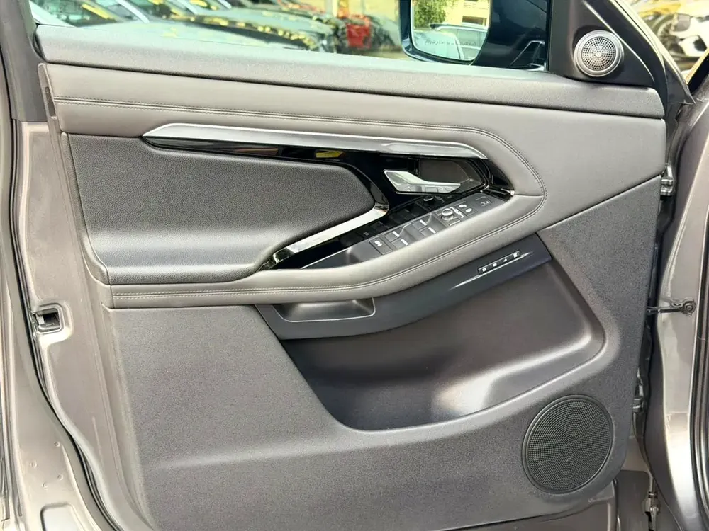 RANGE ROVER EVOQUE - MODEL 2020 - GCC SPECS - NO ACCIDENT - Image 5
