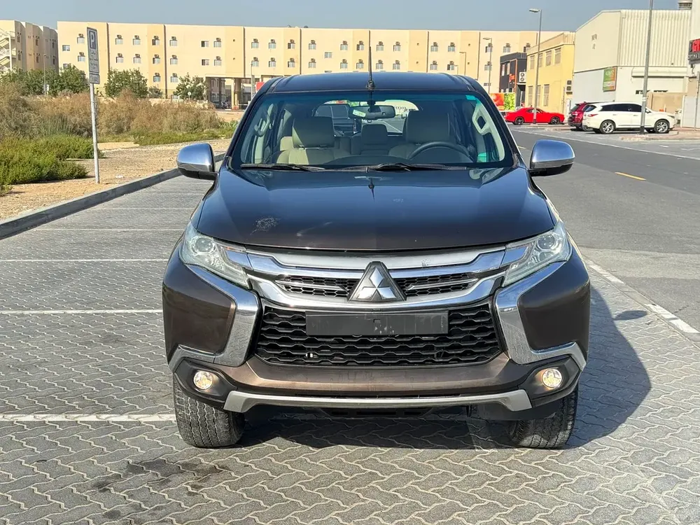 Mitsubishi Montero Sport 2017 Gcc Mid Option Free accident Perfect Condition - Image 4