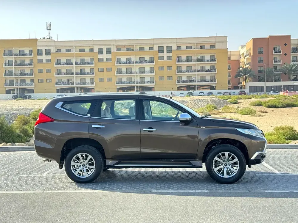 Mitsubishi Montero Sport 2017 Gcc Mid Option Free accident Perfect Condition - Image 5