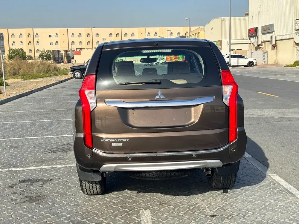 Mitsubishi Montero Sport 2017 Gcc Mid Option Free accident Perfect Condition - Image 6