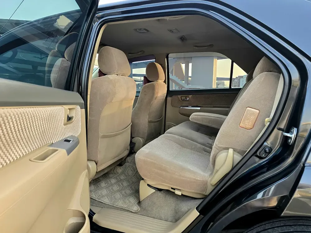 Toyota Fortuner 2012 Black / 2.7L - 4 Cylinder - 4X4 / 2 Keys / Accident Free / Single Owner / GCC - Image 12
