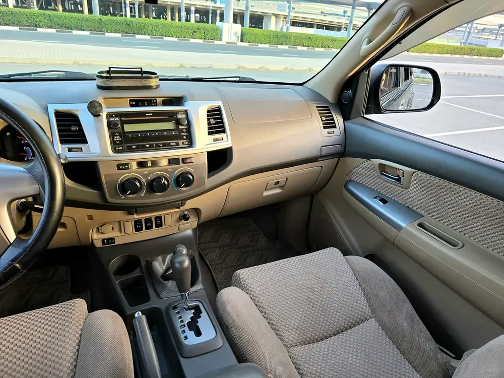 Toyota Fortuner 2012 Black / 2.7L - 4 Cylinder - 4X4 / 2 Keys / Accident Free / Single Owner / GCC - Image 15