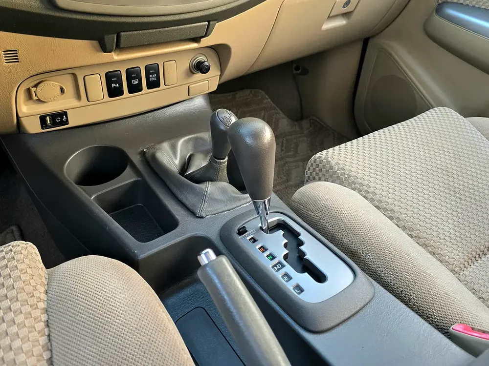 Toyota Fortuner 2012 Black / 2.7L - 4 Cylinder - 4X4 / 2 Keys / Accident Free / Single Owner / GCC - Image 16
