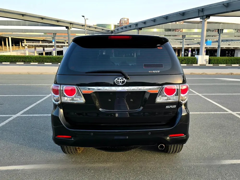Toyota Fortuner 2012 Black / 2.7L - 4 Cylinder - 4X4 / 2 Keys / Accident Free / Single Owner / GCC - Image 6