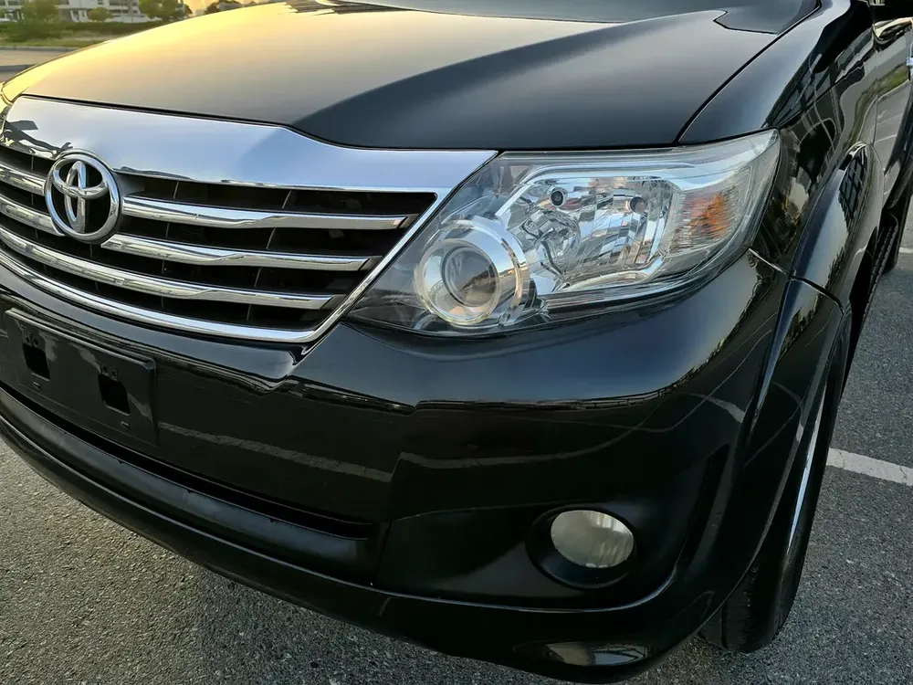 Toyota Fortuner 2012 Black / 2.7L - 4 Cylinder - 4X4 / 2 Keys / Accident Free / Single Owner / GCC - Image 7