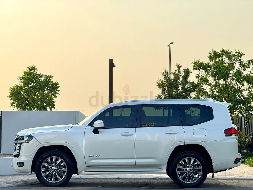 Toyota Land Cruiser GXR 2023 TwinTurbo I GCC Specs I Warranty - Image 15