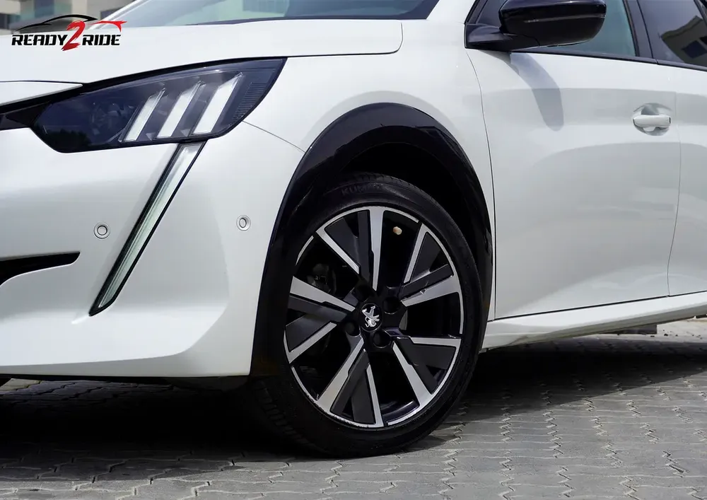 Peugeot 208 GT Line 2023 | GCC Specs | Low Mileage | Warranty - Image 11