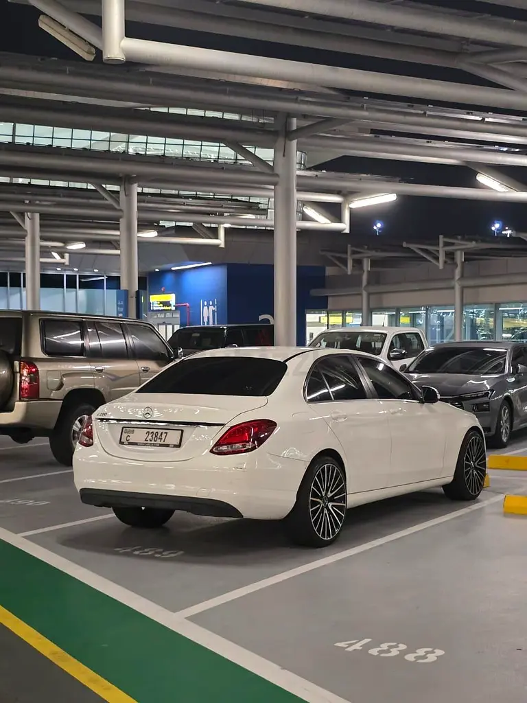 2015 Mercedes-Benz C200 | GCC Specs | Low Mileage | Pristine Condition - Image 5