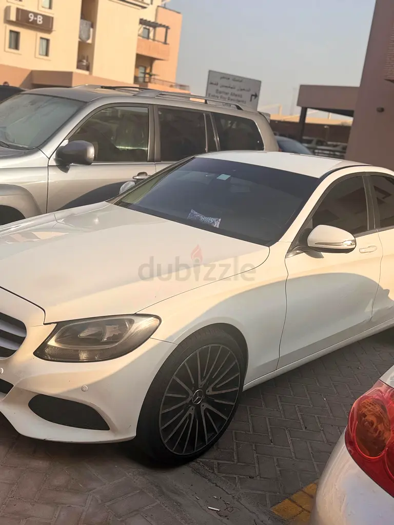 2015 Mercedes-Benz C200 | GCC Specs | Low Mileage | Pristine Condition - Image 7