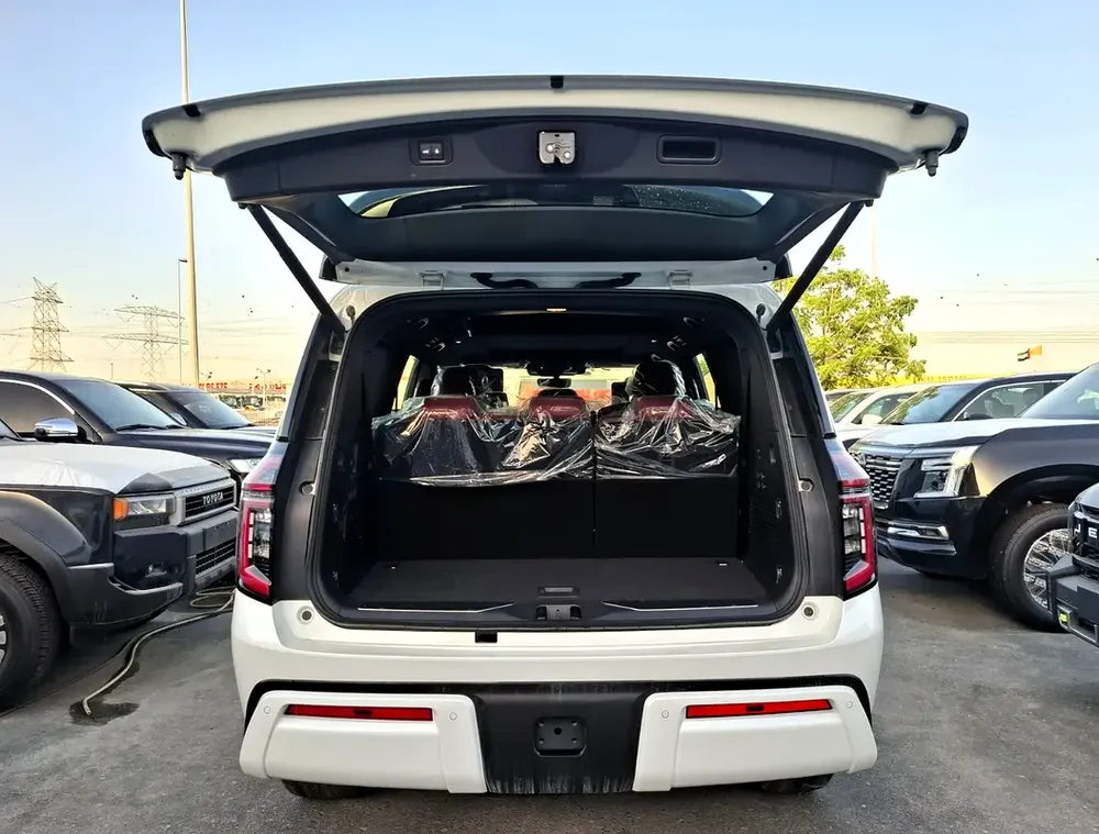 Nissan Patrol LE Platinum 3.5L TT Panoramic 2026 White inside Red - GCC - Export Only - Image 5