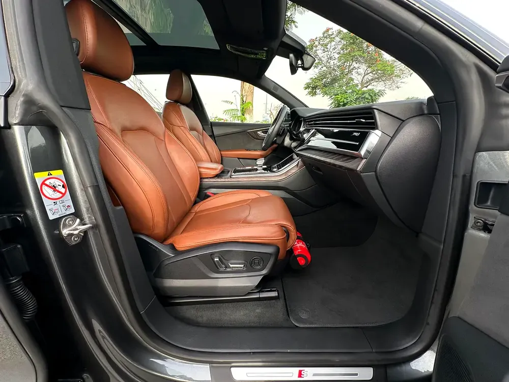 AUDI Q8 S-LINE 2020 GCC FULL SERVICE HISTORY IN PERFECT CONDITION - Image 9