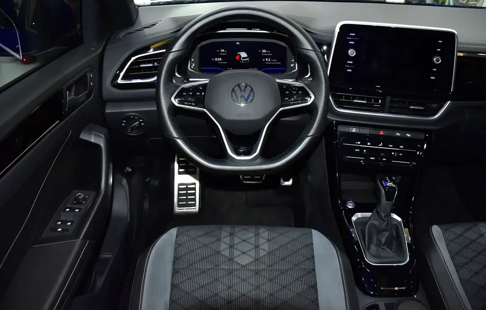 AED 1,497 EMi at 0% DP | Volkswagen T-ROC R-Line ( 2023 Model ) in Blue Color GCC Specs - Image 12