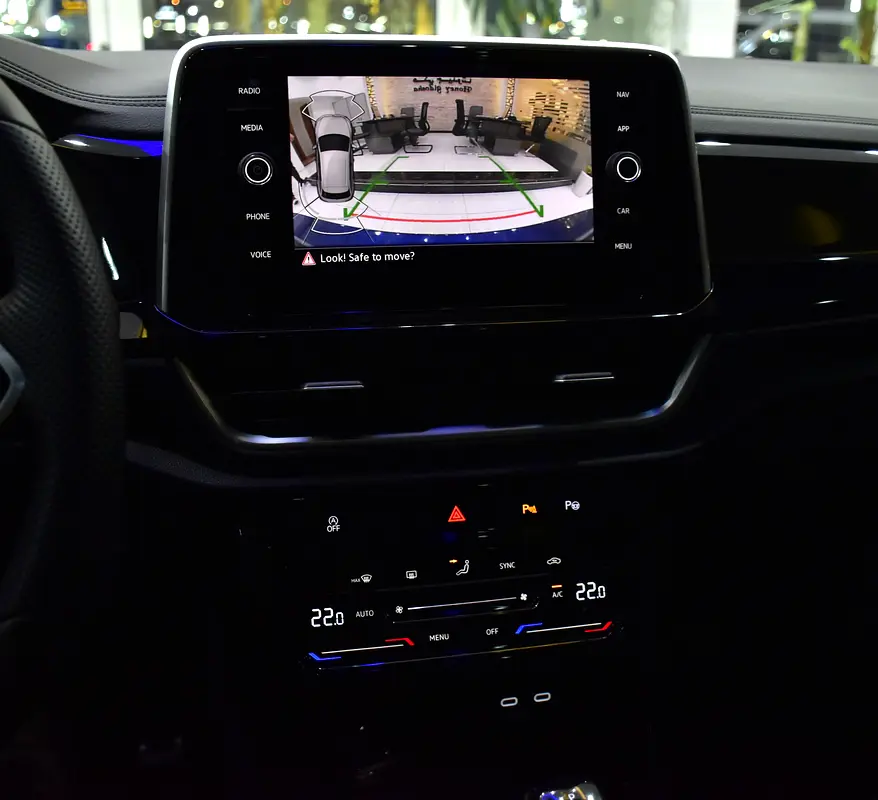 AED 1,497 EMi at 0% DP | Volkswagen T-ROC R-Line ( 2023 Model ) in Blue Color GCC Specs - Image 14
