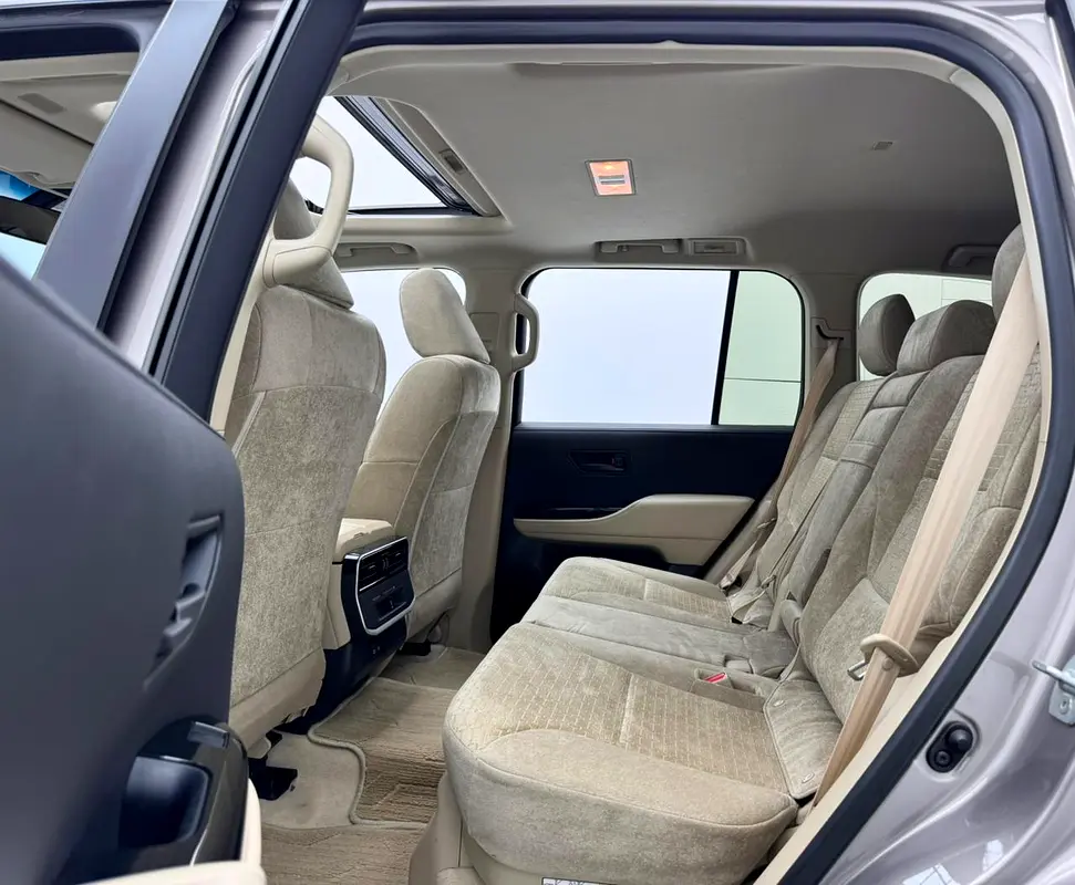2022 Toyota Land Cruiser EXR, Toyota Service History, 1 Year Warranty, 7 Seater, GCC - Image 13