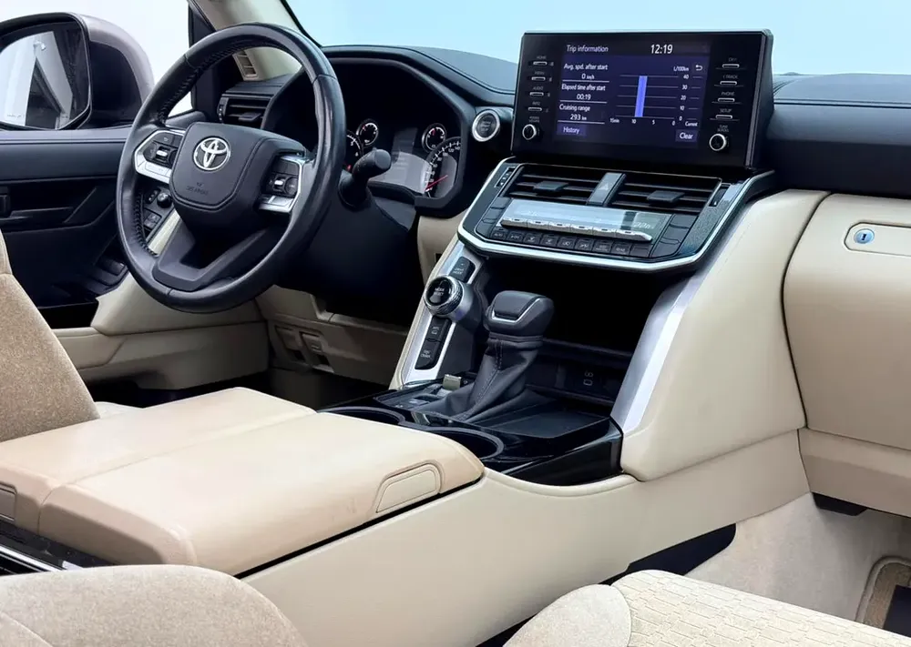 2022 Toyota Land Cruiser EXR, Toyota Service History, 1 Year Warranty, 7 Seater, GCC - Image 16