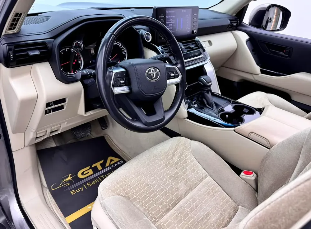 2022 Toyota Land Cruiser EXR, Toyota Service History, 1 Year Warranty, 7 Seater, GCC - Image 18