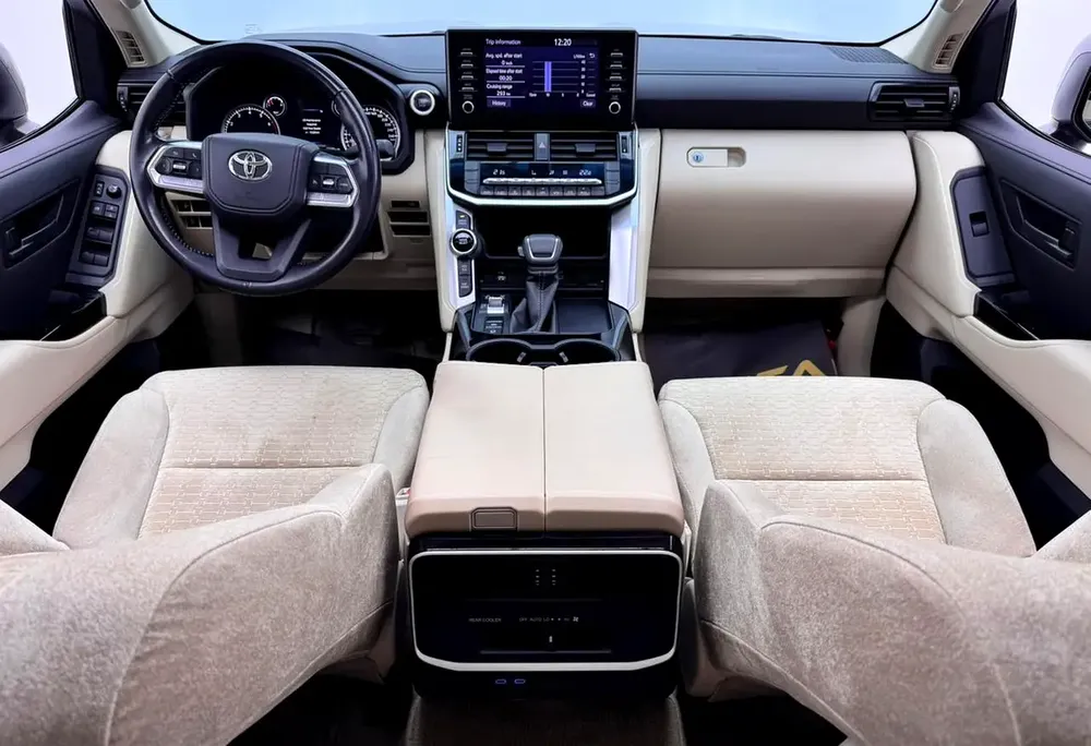 2022 Toyota Land Cruiser EXR, Toyota Service History, 1 Year Warranty, 7 Seater, GCC - Image 7