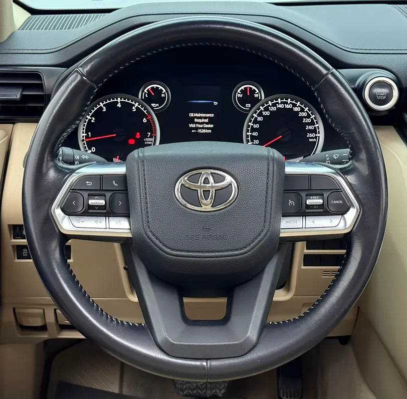 2022 Toyota Land Cruiser EXR, Toyota Service History, 1 Year Warranty, 7 Seater, GCC - Image 9