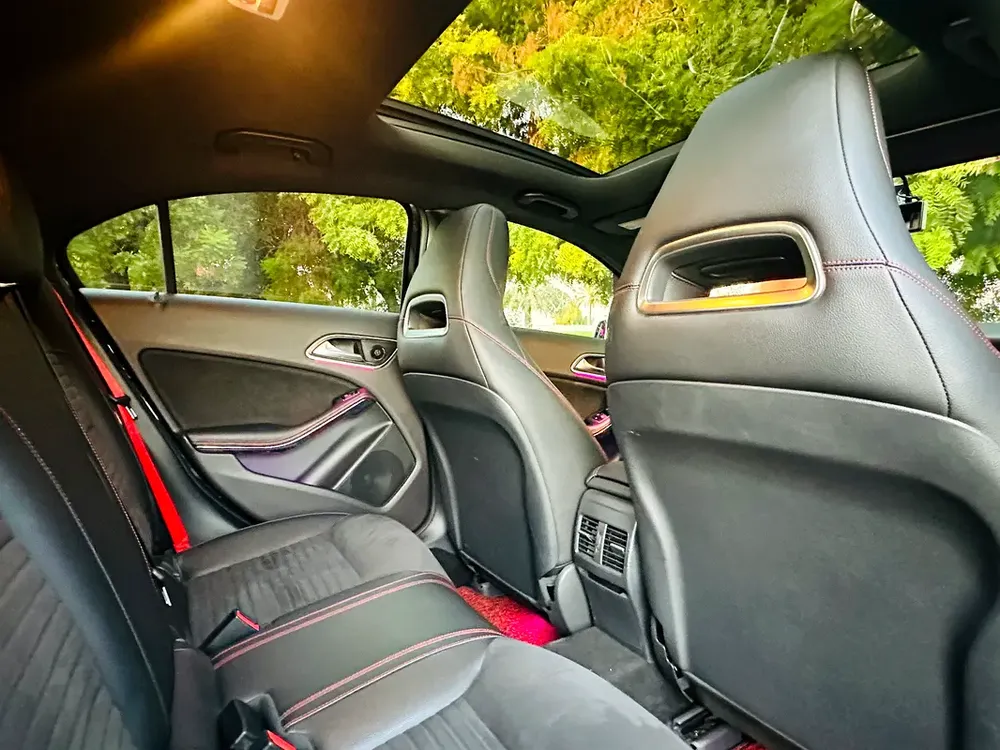 Mercedes Benz A45 AMG FULL OPTIONS FREE ACCIDENT - Image 11