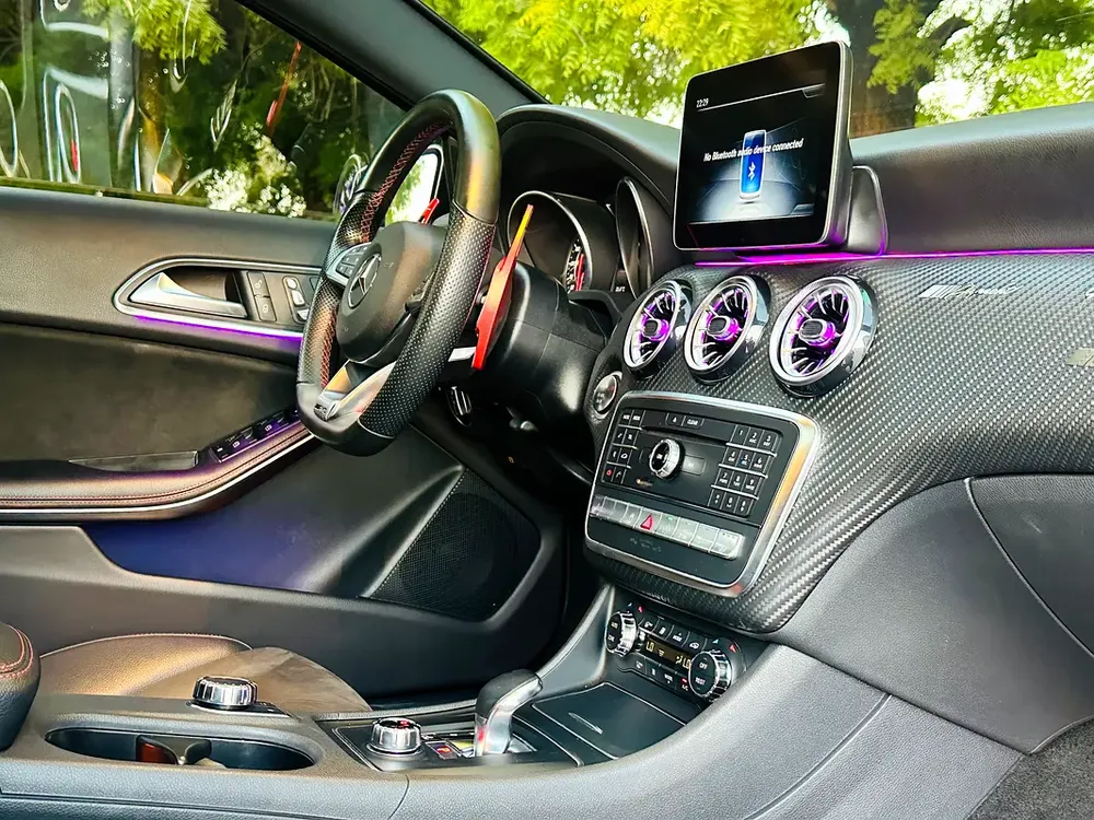 Mercedes Benz A45 AMG FULL OPTIONS FREE ACCIDENT - Image 6
