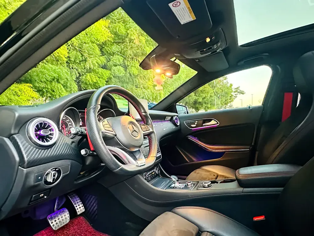 Mercedes Benz A45 AMG FULL OPTIONS FREE ACCIDENT - Image 9