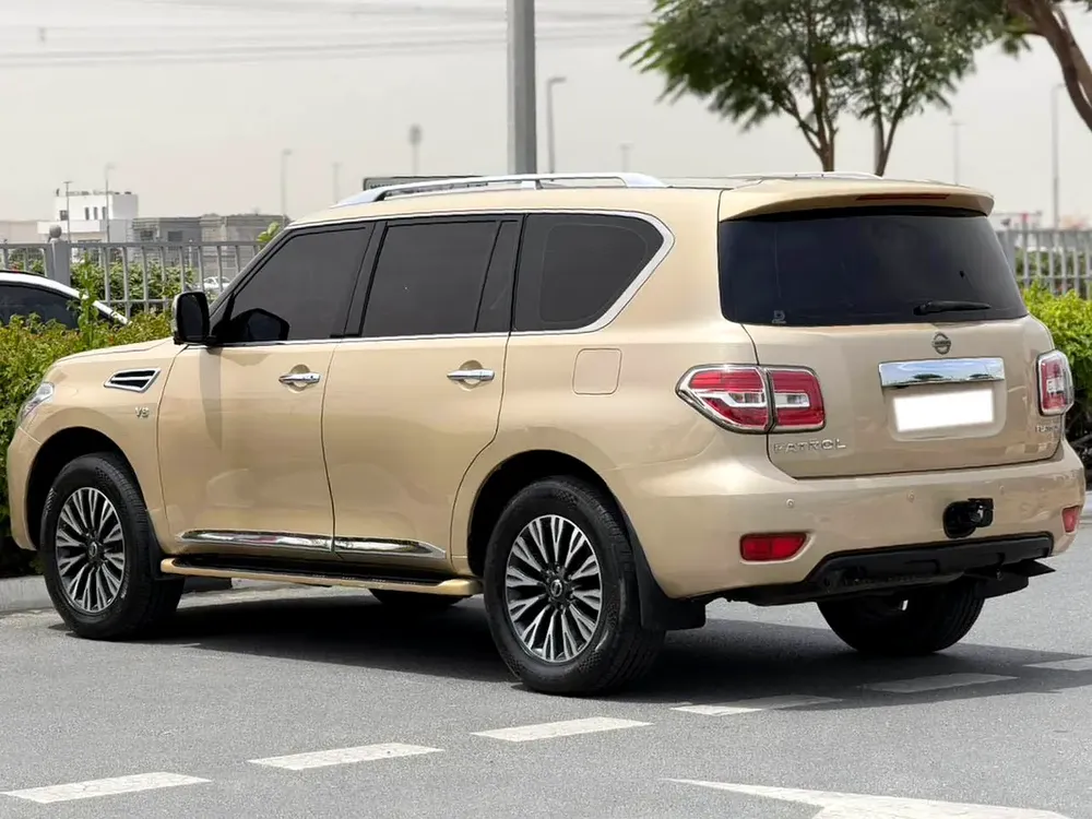 Nissan Patrol LE Platinum V8 2016 - GCC Specs - Excellent Condition Single Hand Used Car For Sale - Image 10