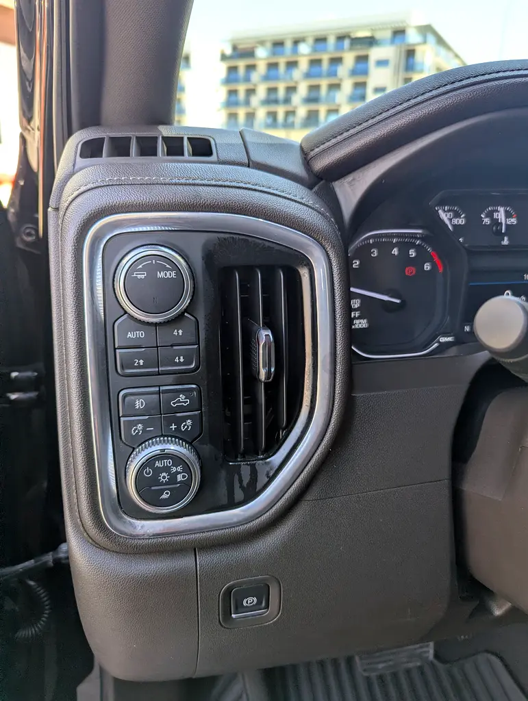 GMC Sierra 1500 Elevation 2021 - GCC Specs - Image 10
