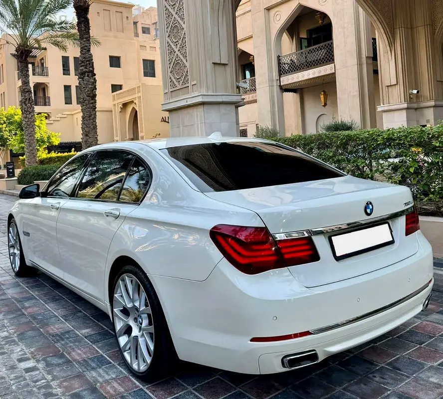 SPECIAL BMW 730LI * 750LI KIT * .. TOP OF THE RANGE  .. LOW MILEAGE .. GCC .. BLIND SPOT - Image 11