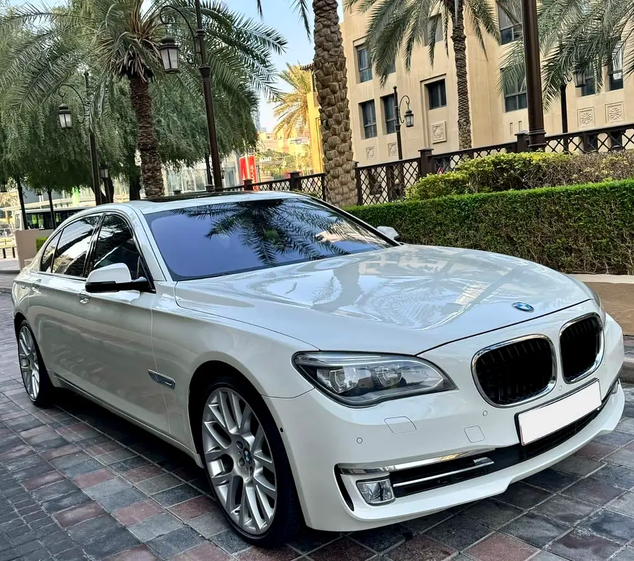 SPECIAL BMW 730LI * 750LI KIT * .. TOP OF THE RANGE  .. LOW MILEAGE .. GCC .. BLIND SPOT - Image 7