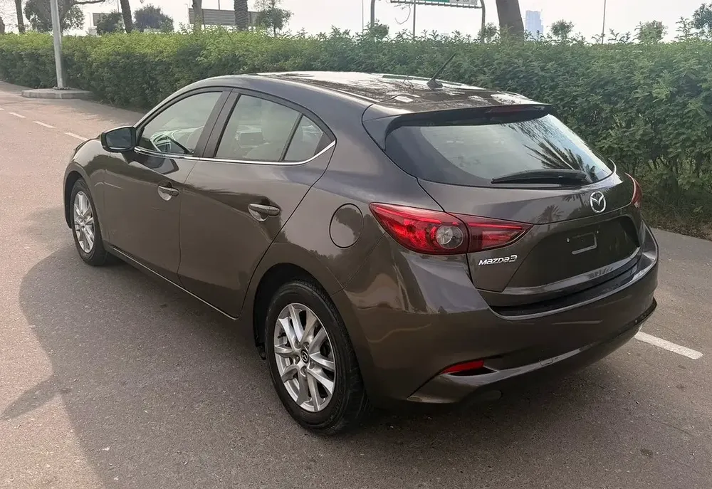 700/Month | Mazda3 2019 | Gcc | Low Mileage | Hatchback | Cruise Control | Bank Loan @ 0% DP - Image 4