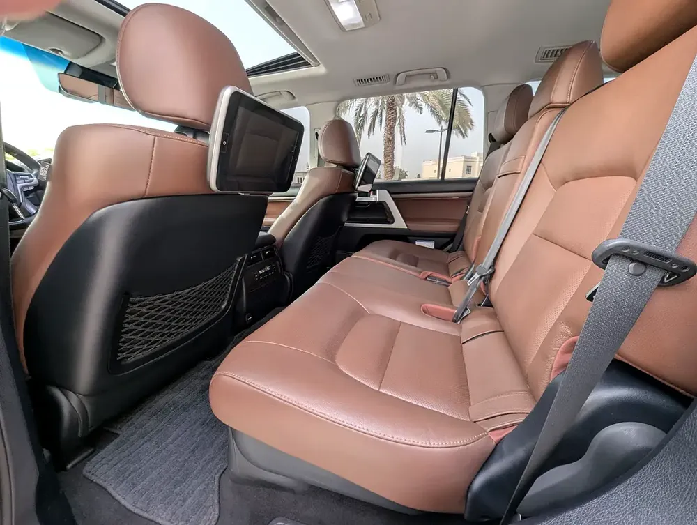 Toyota Land Cruiser VXR Grand Touring 2019 GCC V8 Full Option TOP Very Premium Condition - Image 11