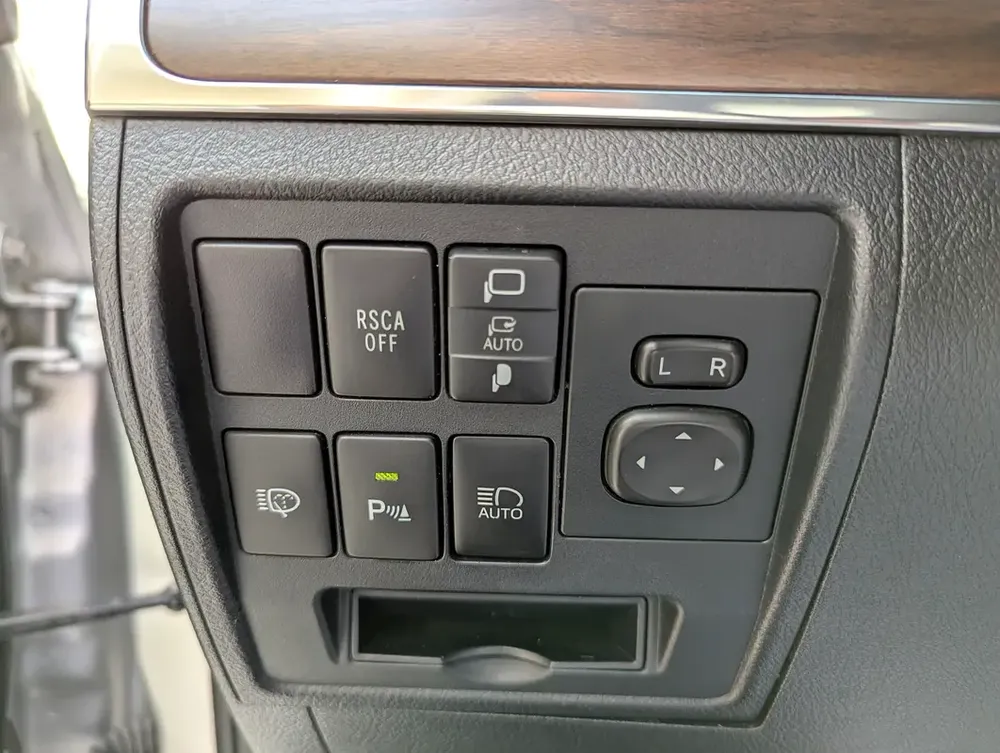 Toyota Land Cruiser VXR Grand Touring 2019 GCC V8 Full Option TOP Very Premium Condition - Image 15