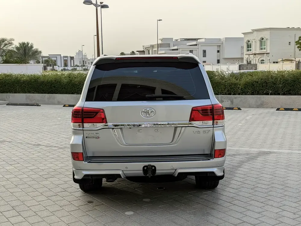 Toyota Land Cruiser VXR Grand Touring 2019 GCC V8 Full Option TOP Very Premium Condition - Image 18