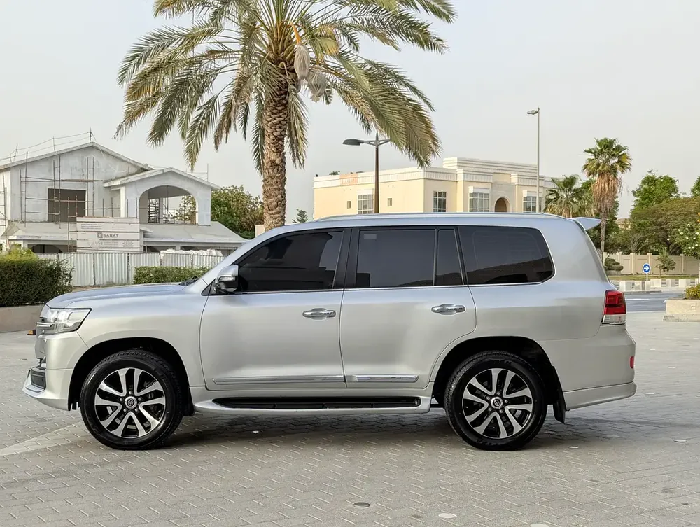 Toyota Land Cruiser VXR Grand Touring 2019 GCC V8 Full Option TOP Very Premium Condition - Image 20