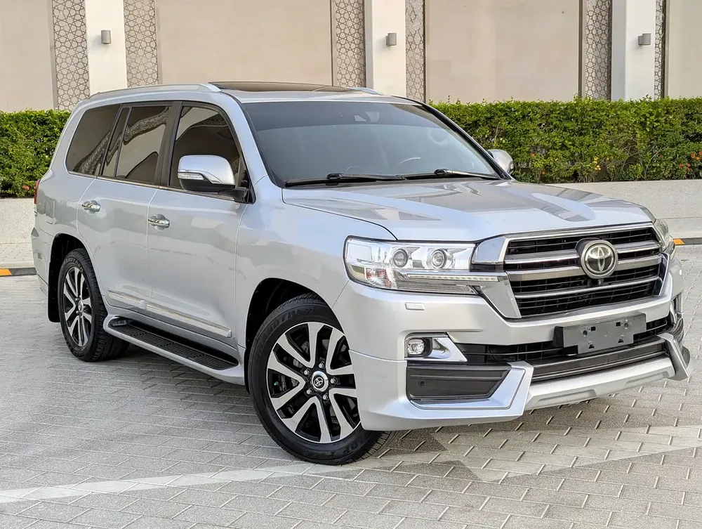Toyota Land Cruiser VXR Grand Touring 2019 GCC V8 Full Option TOP Very Premium Condition - Image 5