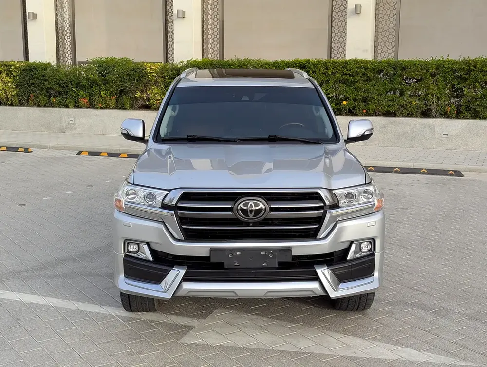 Toyota Land Cruiser VXR Grand Touring 2019 GCC V8 Full Option TOP Very Premium Condition - Image 6
