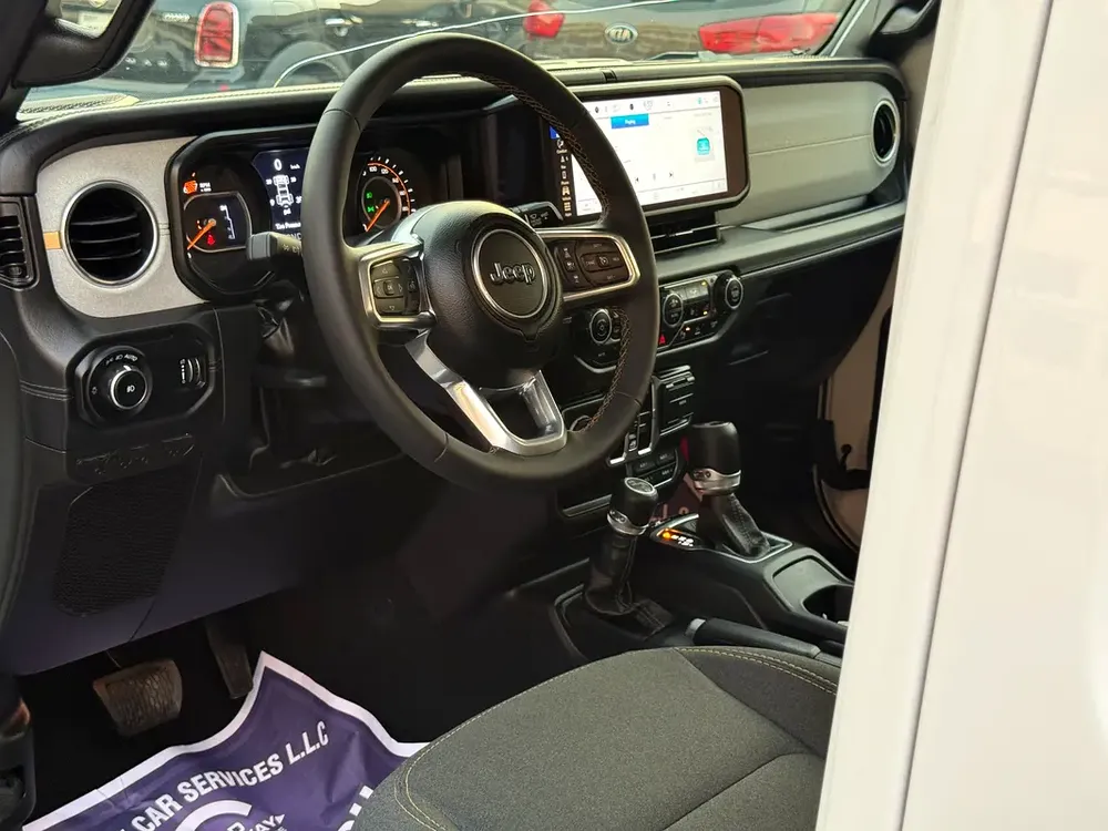 2024 JEEP WRANGLER SAHARA EDITION FULL OPTION JUNGLE TRAIL 4x4 3.6L CANADA SPEC - Image 13
