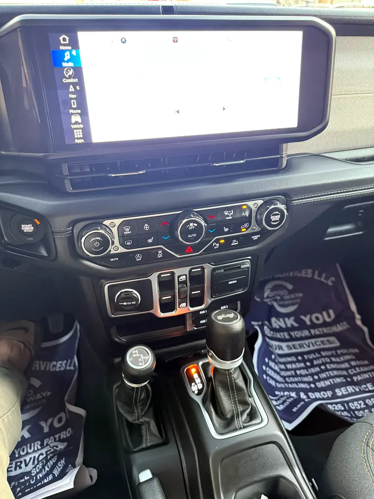 2024 JEEP WRANGLER SAHARA EDITION FULL OPTION JUNGLE TRAIL 4x4 3.6L CANADA SPEC - Image 17