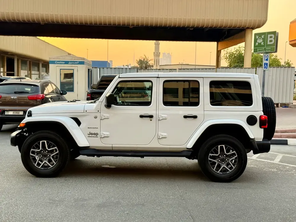 2024 JEEP WRANGLER SAHARA EDITION FULL OPTION JUNGLE TRAIL 4x4 3.6L CANADA SPEC - Image 4