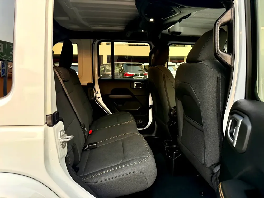 2024 JEEP WRANGLER SAHARA EDITION FULL OPTION JUNGLE TRAIL 4x4 3.6L CANADA SPEC - Image 8