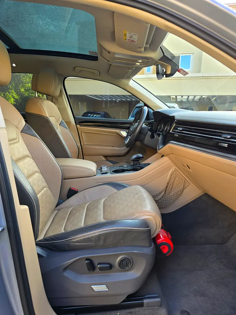 2018 Volkswagen Touareg Comfortline GCC Specs - Image 14