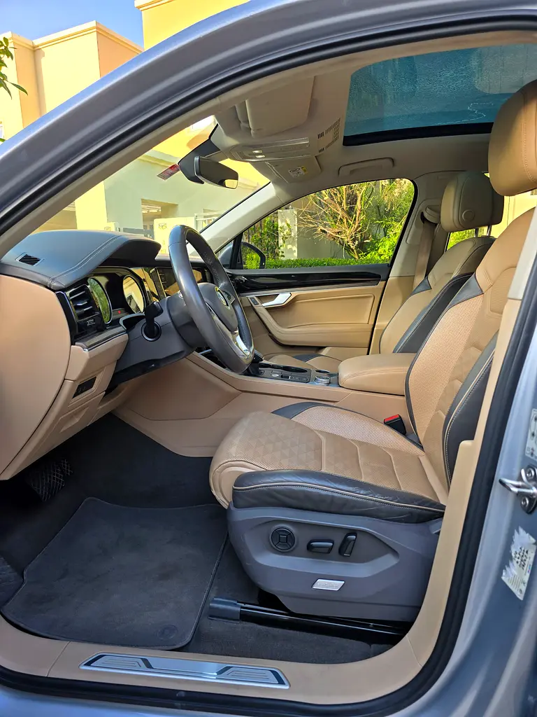 2018 Volkswagen Touareg Comfortline GCC Specs - Image 9