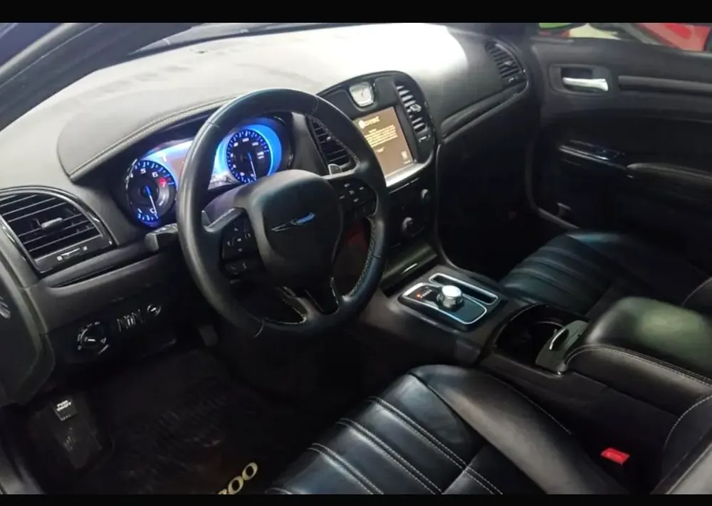 Chrysler 300S 2015 | Sport Luxury Sedan | Powerful V6 | Premium Features  كرايسلر 300S موديل 2015 | - Image 4